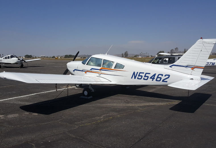 Piper Cherokee PA-28-235 N55462, the club's low-wing hauler
